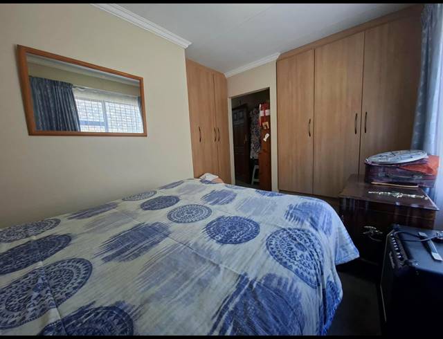 2 BEDROOM RETIREMENT UNIT FOR SALE IN THREE RIVERS